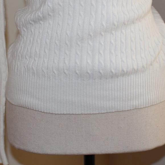 Sweet Romeo, V-neckline in the front and back - Picture 4 of 7